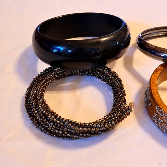 Bundle of 4 bracelets, 1 ring bracelet 2 cuff bracelets and 1 coil bracelet - Picture 3 of 3